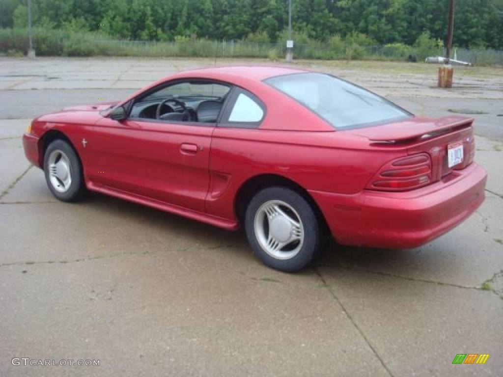 1995 Mustang V6 Coupe - Laser Red Metallic / Gray photo #3