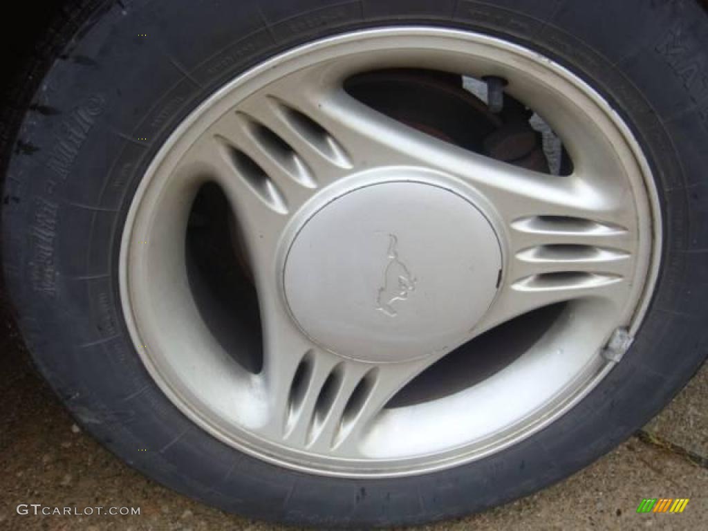 1995 Mustang V6 Coupe - Laser Red Metallic / Gray photo #18