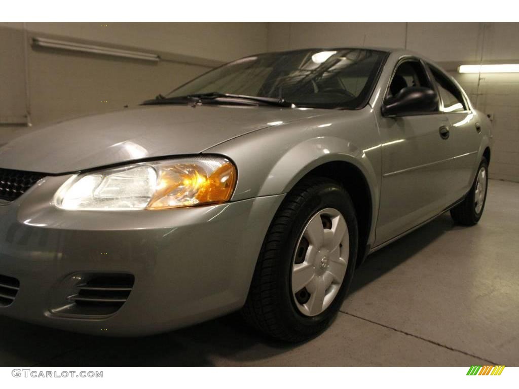 2004 Stratus SE Sedan - Bright Silver Metallic / Dark Slate Gray photo #15