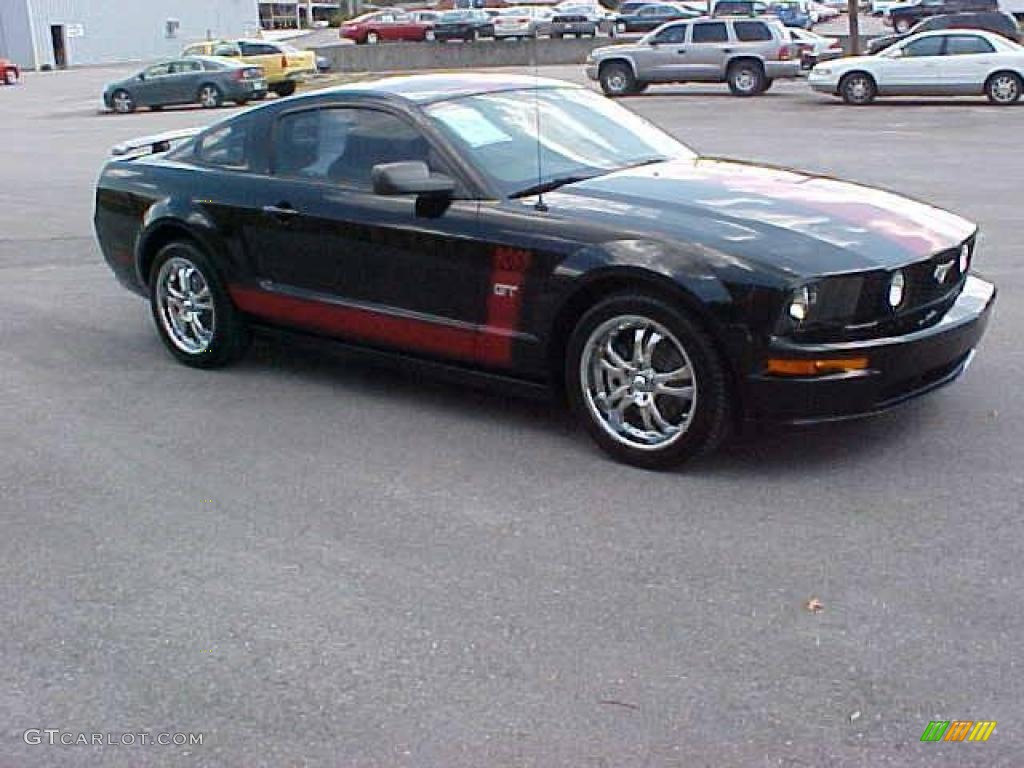 2005 Mustang GT Premium Coupe - Black / Dark Charcoal photo #5