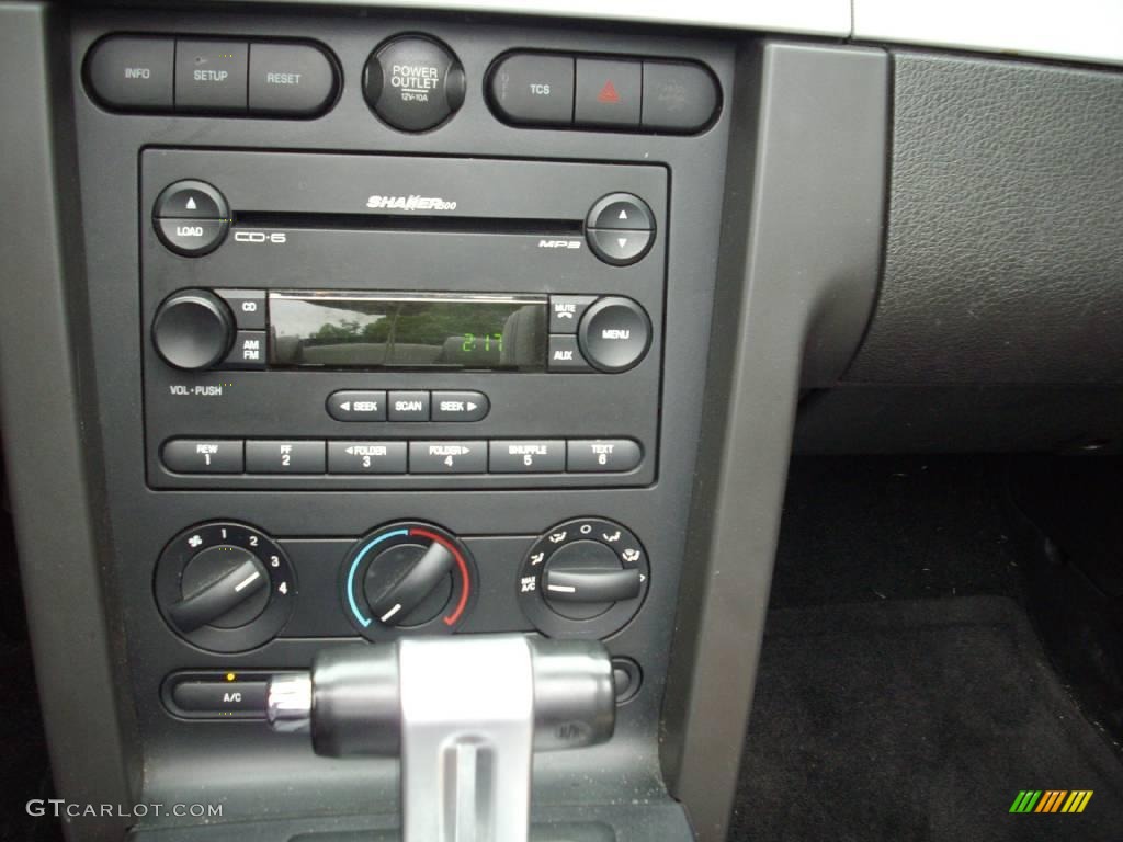 2006 Mustang V6 Premium Convertible - Black / Dark Charcoal photo #10