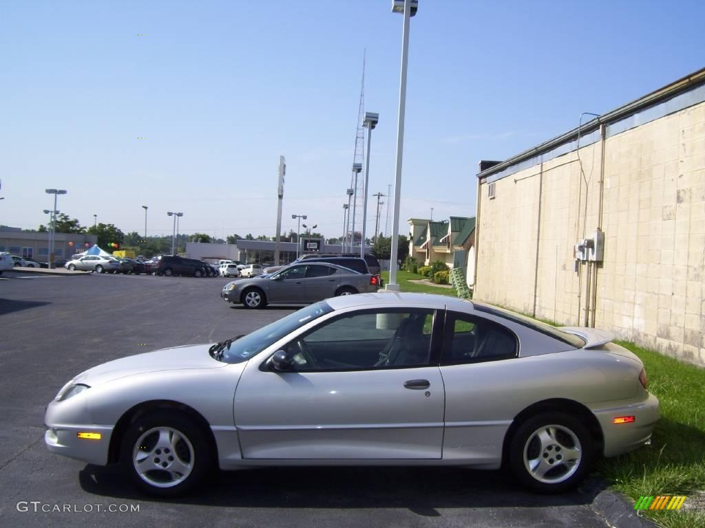 2004 Sunfire Coupe - Ultra Silver Metallic / Graphite photo #2
