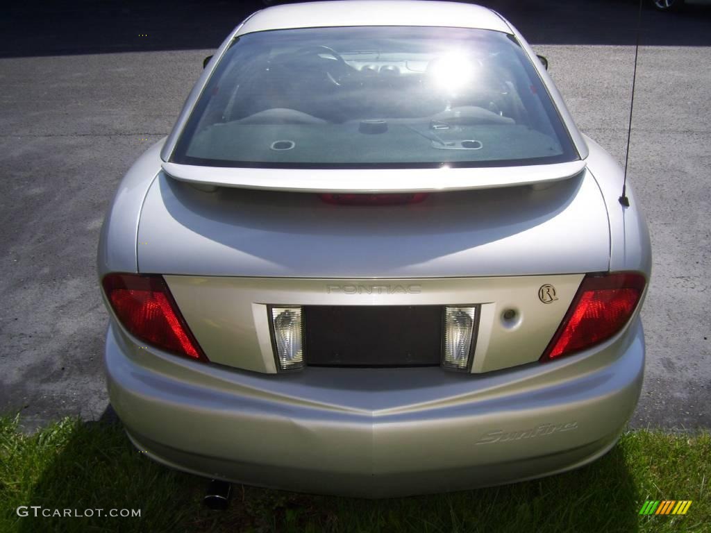 2004 Sunfire Coupe - Ultra Silver Metallic / Graphite photo #4