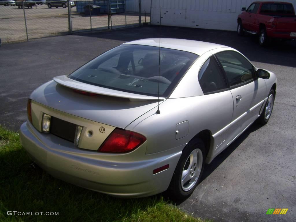 2004 Sunfire Coupe - Ultra Silver Metallic / Graphite photo #5