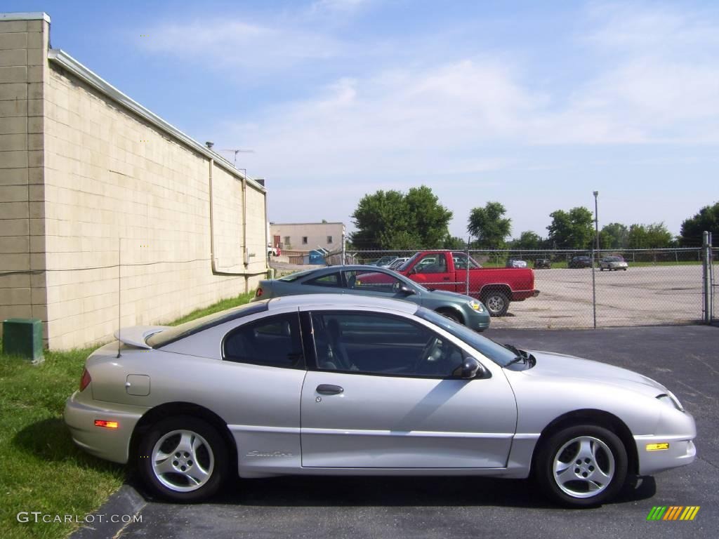 2004 Sunfire Coupe - Ultra Silver Metallic / Graphite photo #6