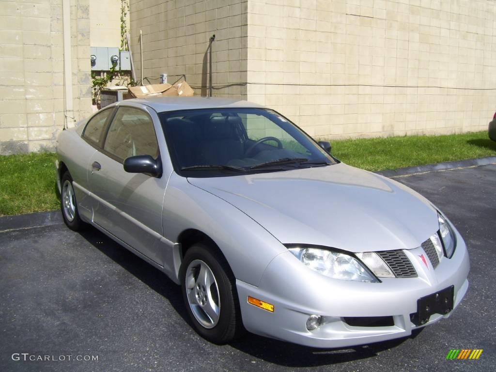 2004 Sunfire Coupe - Ultra Silver Metallic / Graphite photo #7