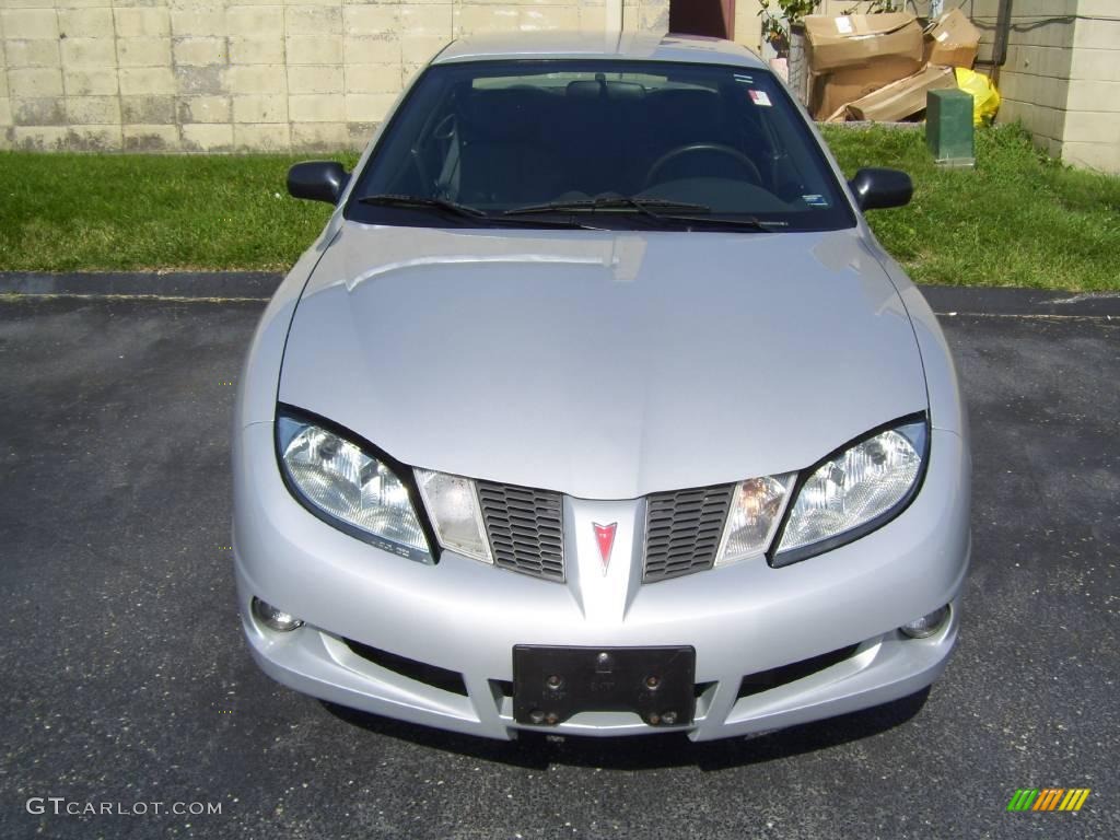 2004 Sunfire Coupe - Ultra Silver Metallic / Graphite photo #8