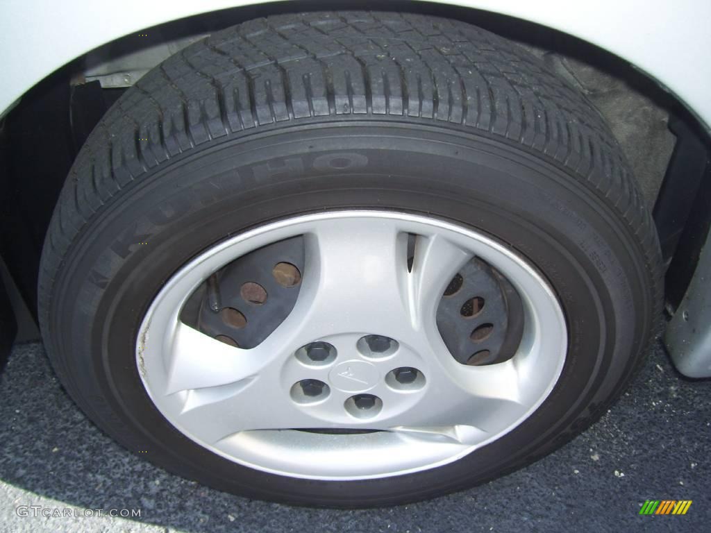 2004 Sunfire Coupe - Ultra Silver Metallic / Graphite photo #9