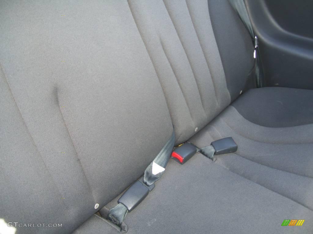 2004 Sunfire Coupe - Ultra Silver Metallic / Graphite photo #12