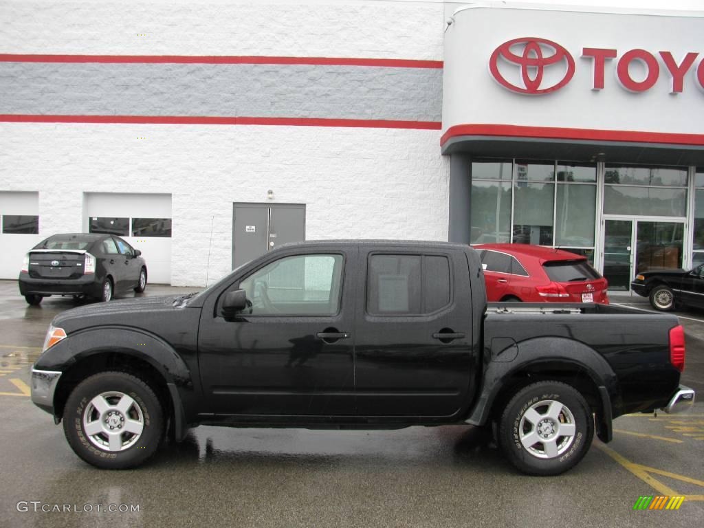 2005 Frontier SE Crew Cab 4x4 - Super Black / Desert photo #2
