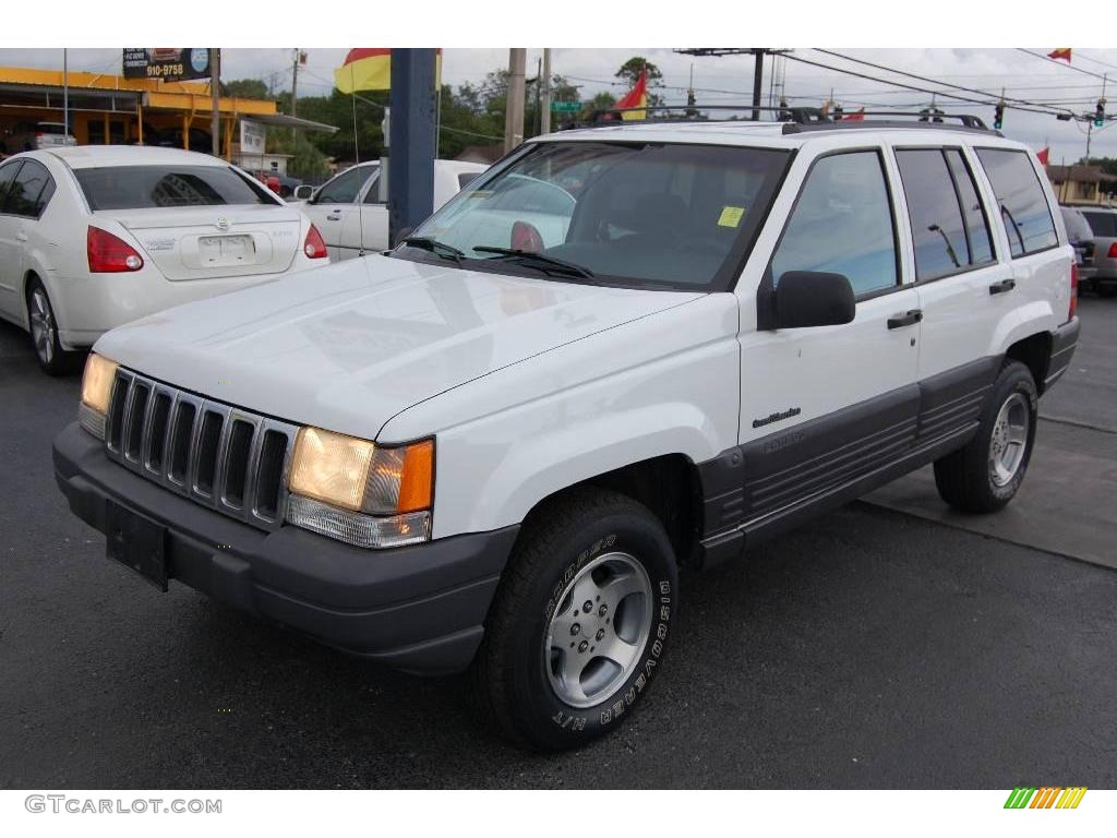 1998 Grand Cherokee Laredo 4x4 - Stone White / Black photo #1