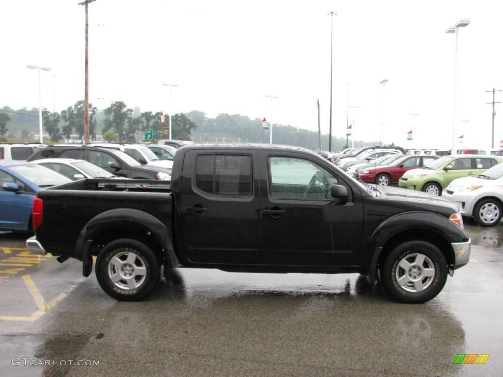 2005 Frontier SE Crew Cab 4x4 - Super Black / Desert photo #7