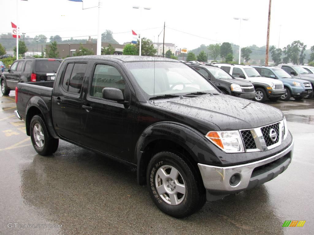 2005 Frontier SE Crew Cab 4x4 - Super Black / Desert photo #8