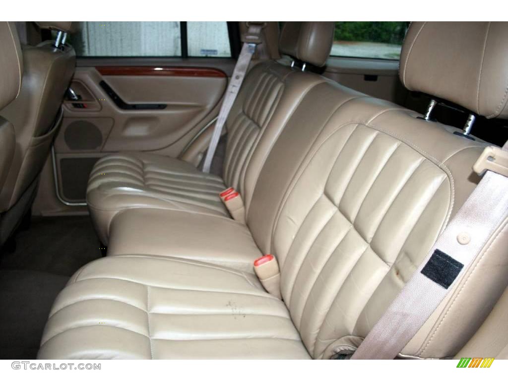 1999 Grand Cherokee Limited 4x4 - Champagne Pearl / Camel photo #45