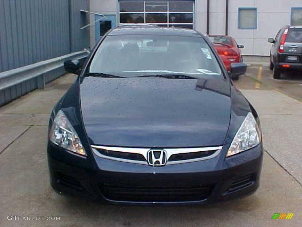 2006 Accord SE Sedan - Royal Blue Pearl / Gray photo #3