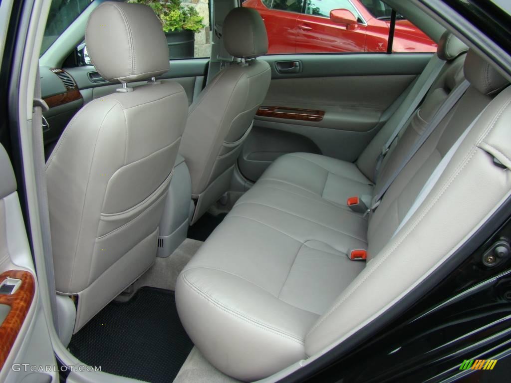 2004 Camry LE - Black / Stone photo #12