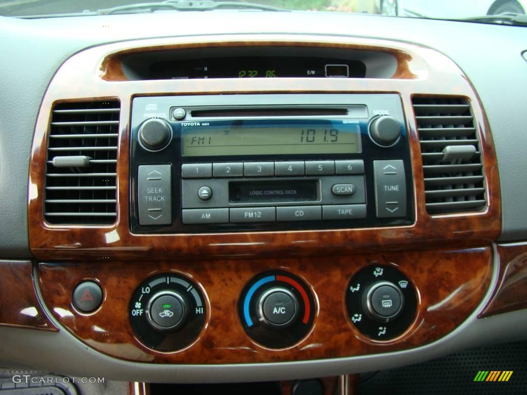 2004 Camry LE - Black / Stone photo #13