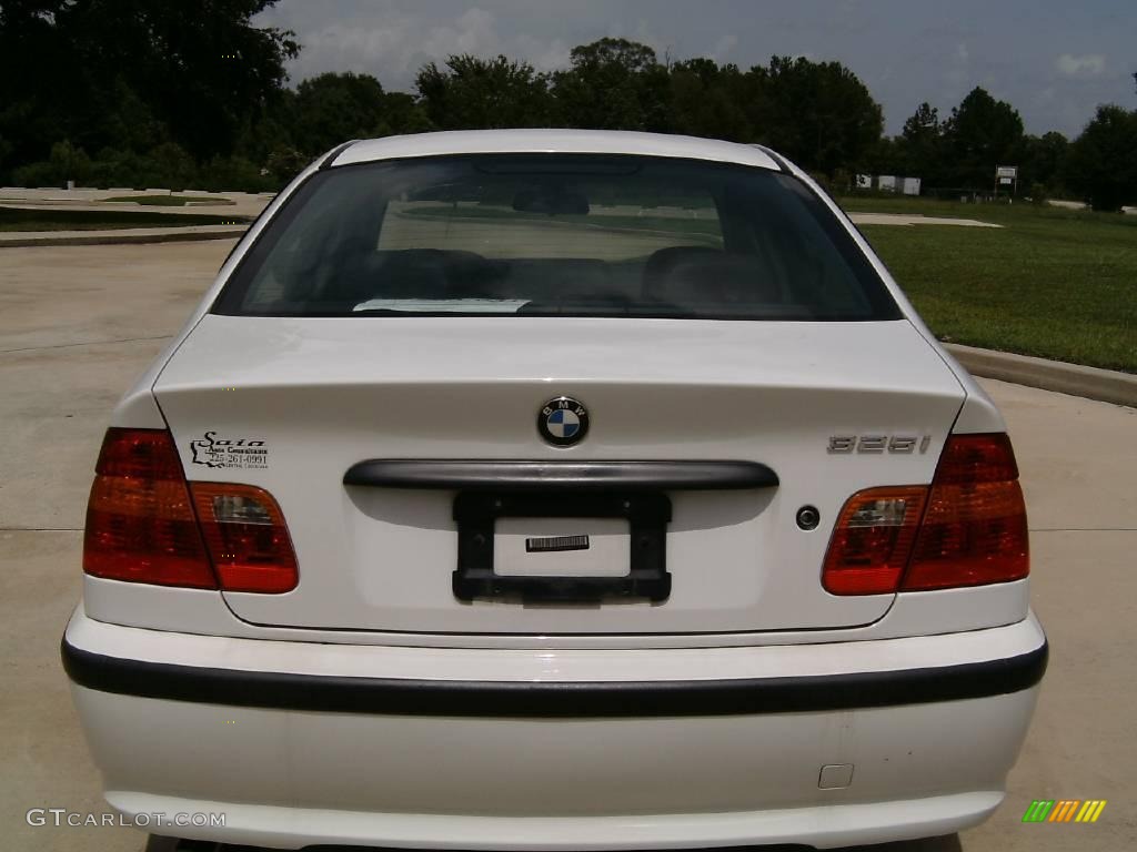 2003 3 Series 325i Sedan - Alpine White / Black photo #4