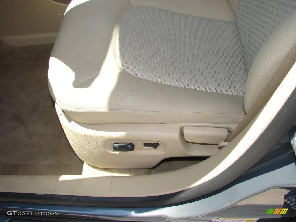 2008 HHR LT - Dark Gray Metallic / Gray photo #28