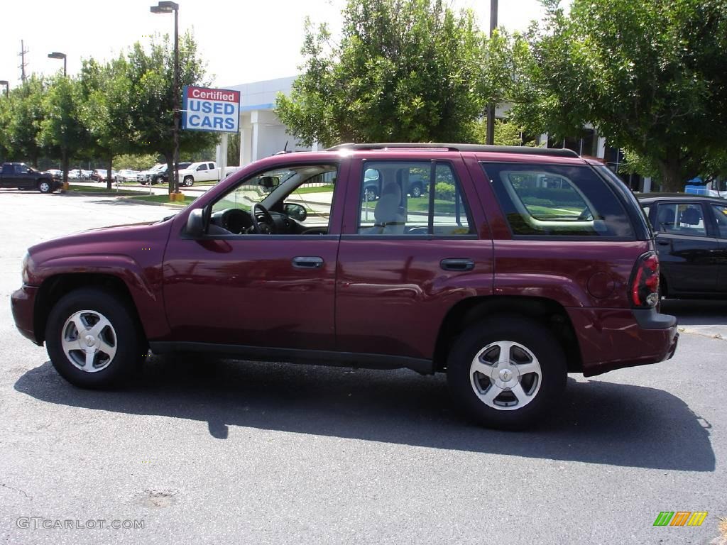 2005 TrailBlazer LS 4x4 - Majestic Red Metallic / Light Cashmere/Ebony photo #3