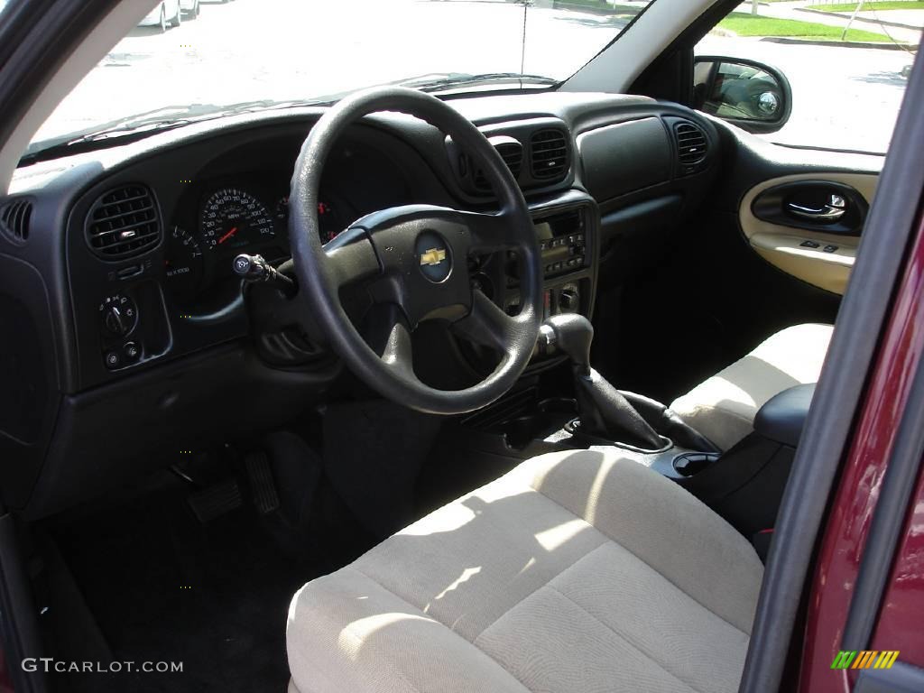 2005 TrailBlazer LS 4x4 - Majestic Red Metallic / Light Cashmere/Ebony photo #9