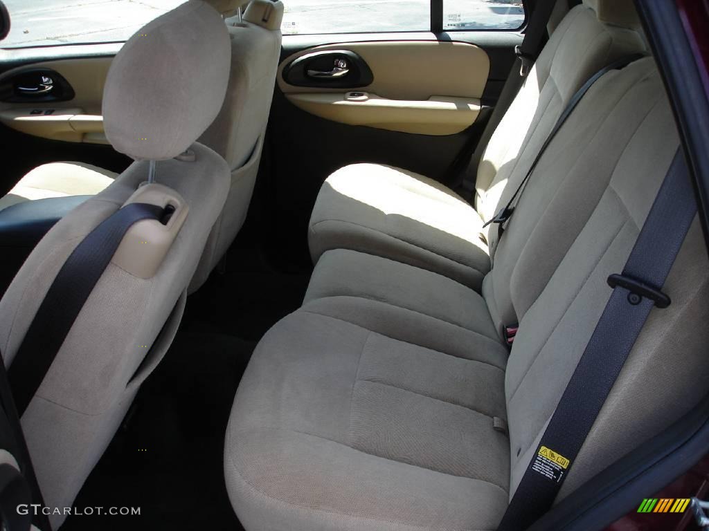 2005 TrailBlazer LS 4x4 - Majestic Red Metallic / Light Cashmere/Ebony photo #10