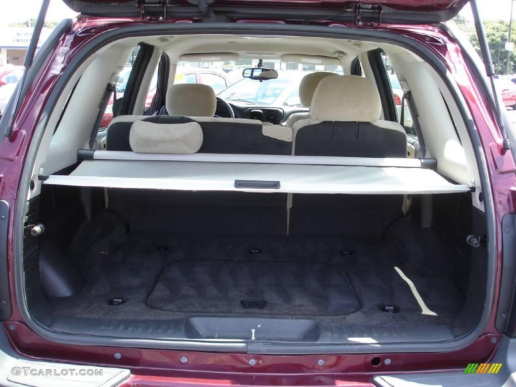 2005 TrailBlazer LS 4x4 - Majestic Red Metallic / Light Cashmere/Ebony photo #11