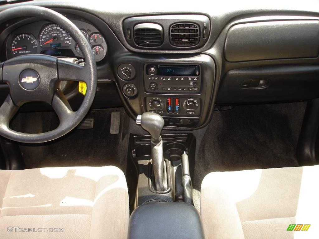 2005 TrailBlazer LS 4x4 - Majestic Red Metallic / Light Cashmere/Ebony photo #13