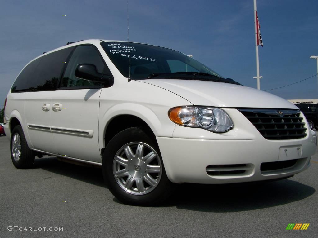 2006 Town & Country Touring - Stone White / Medium Slate Gray photo #1