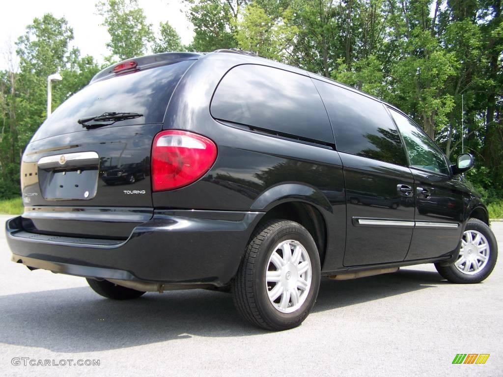 2007 Town & Country Touring - Brilliant Black Crystal Pearl / Dark Khaki/Light Graystone photo #2
