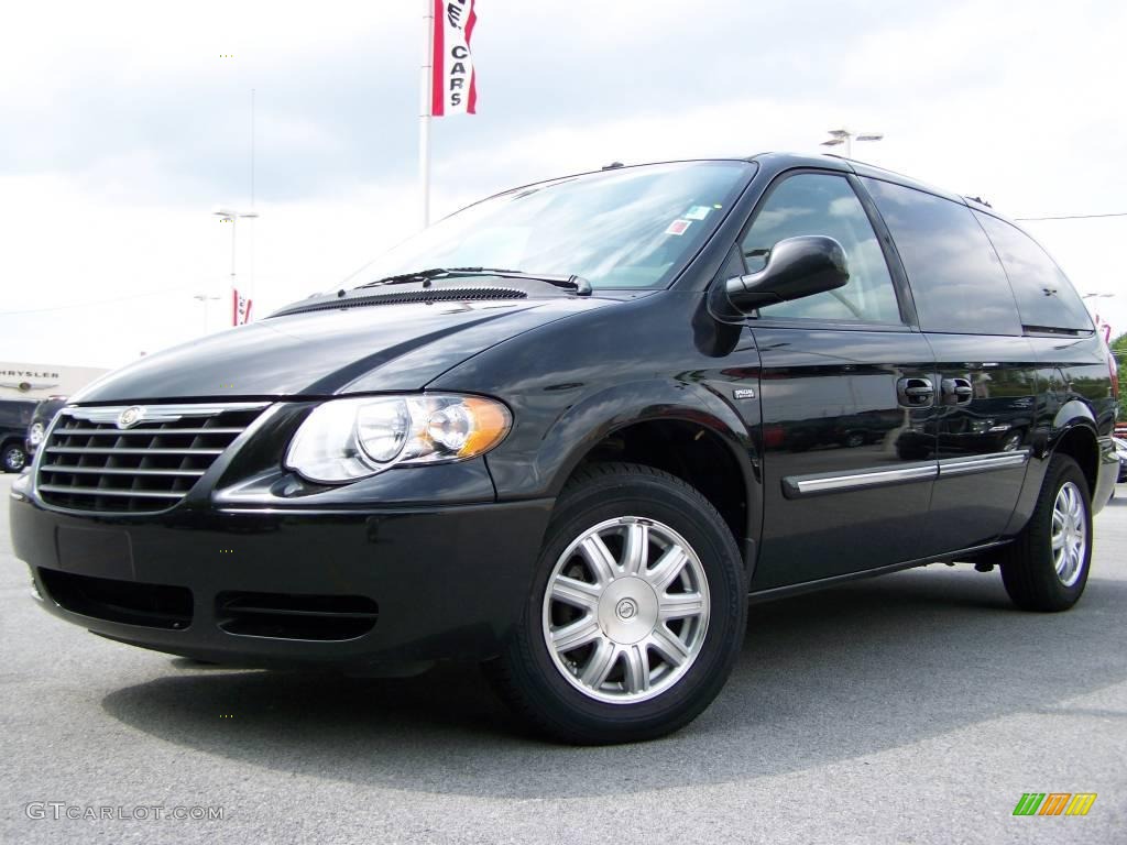 2007 Town & Country Touring - Brilliant Black Crystal Pearl / Dark Khaki/Light Graystone photo #4