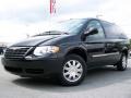 2007 Brilliant Black Crystal Pearl Chrysler Town & Country Touring  photo #4