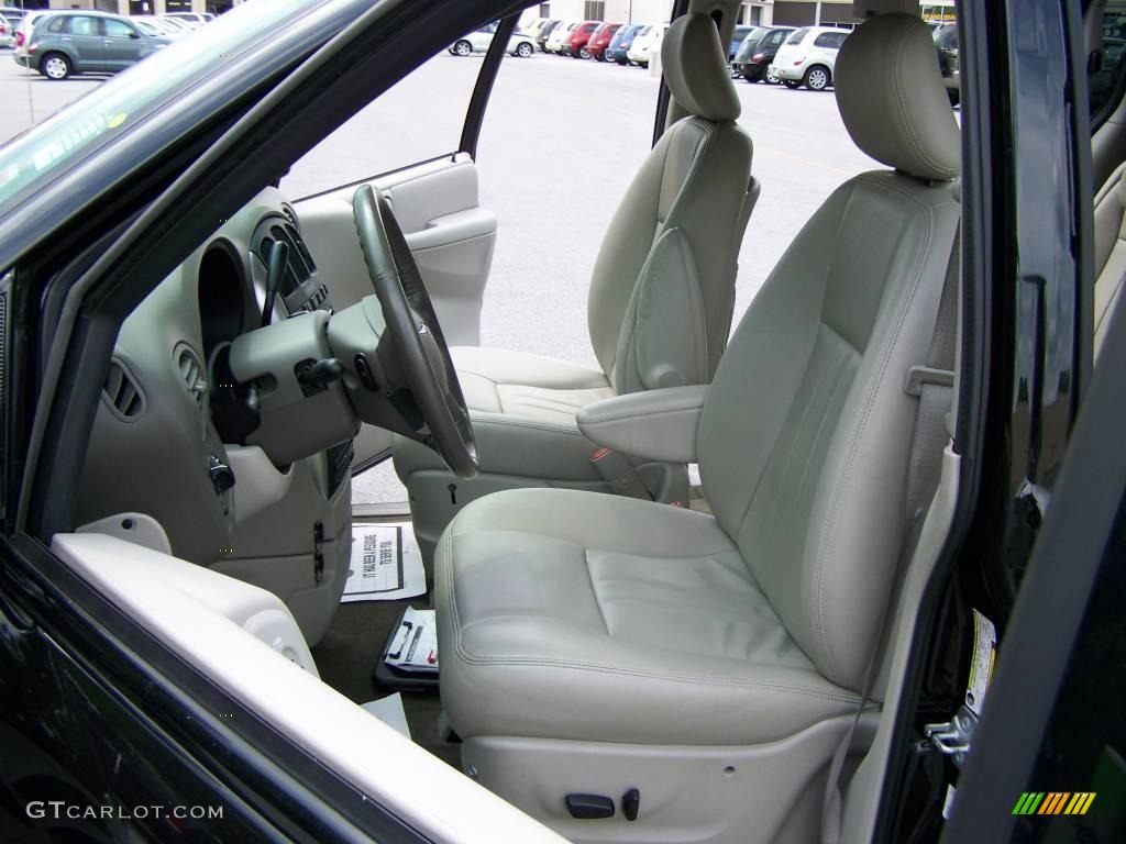 2007 Town & Country Touring - Brilliant Black Crystal Pearl / Dark Khaki/Light Graystone photo #6