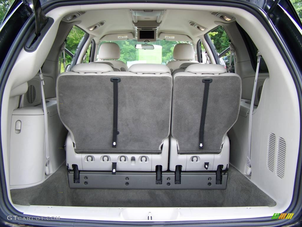 2007 Town & Country Touring - Brilliant Black Crystal Pearl / Dark Khaki/Light Graystone photo #8