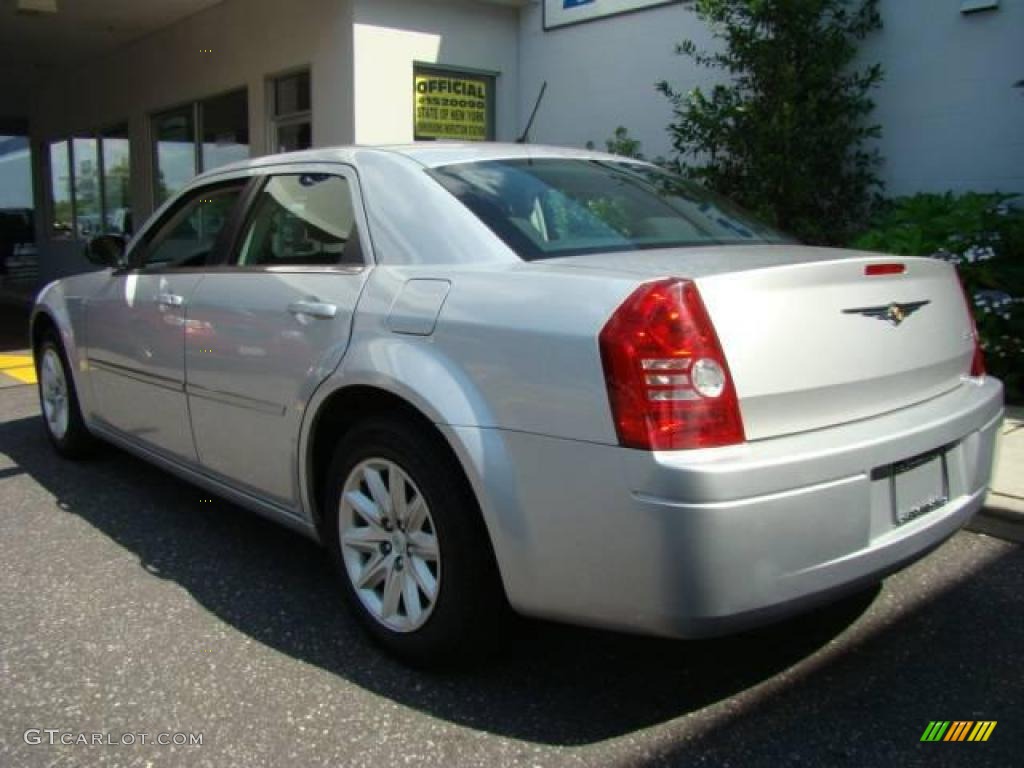 2008 300 LX - Bright Silver Metallic / Dark Slate Gray photo #4