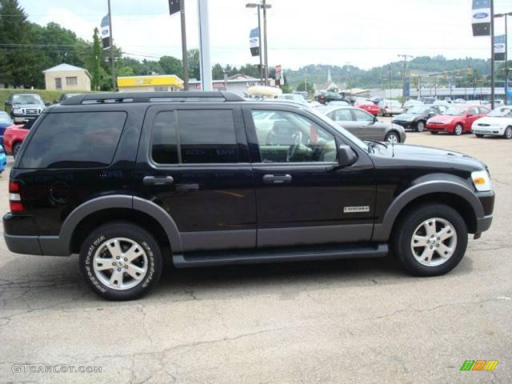 2006 Explorer XLT 4x4 - Black / Stone photo #5