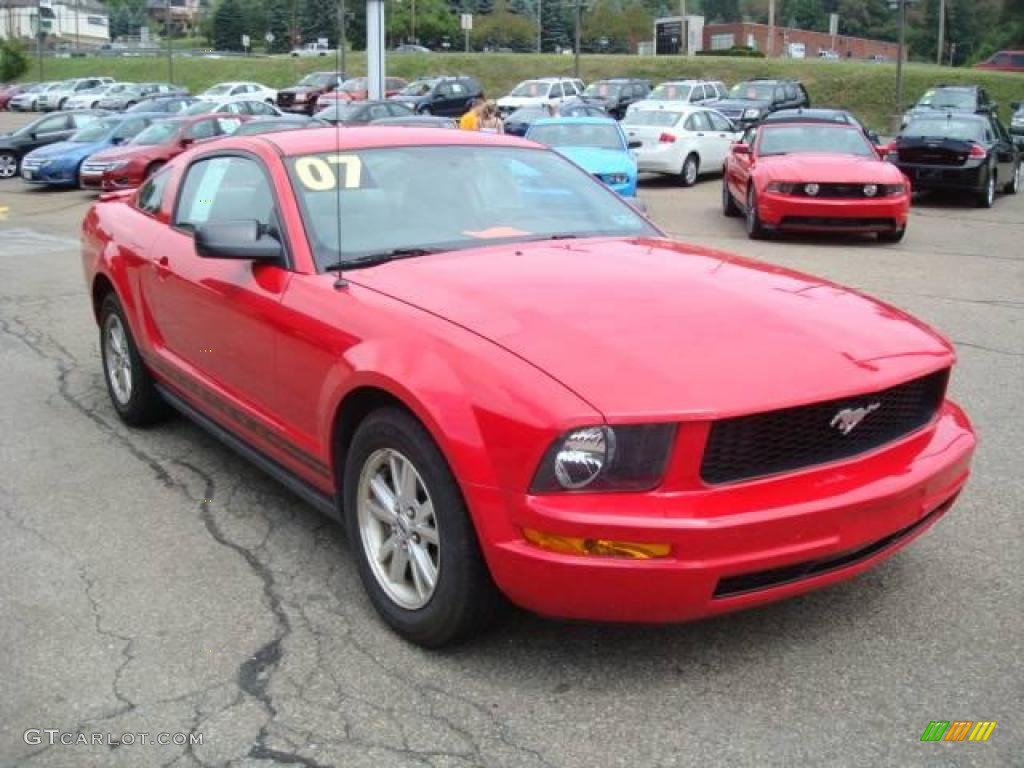 2007 Mustang V6 Deluxe Coupe - Torch Red / Light Graphite photo #6