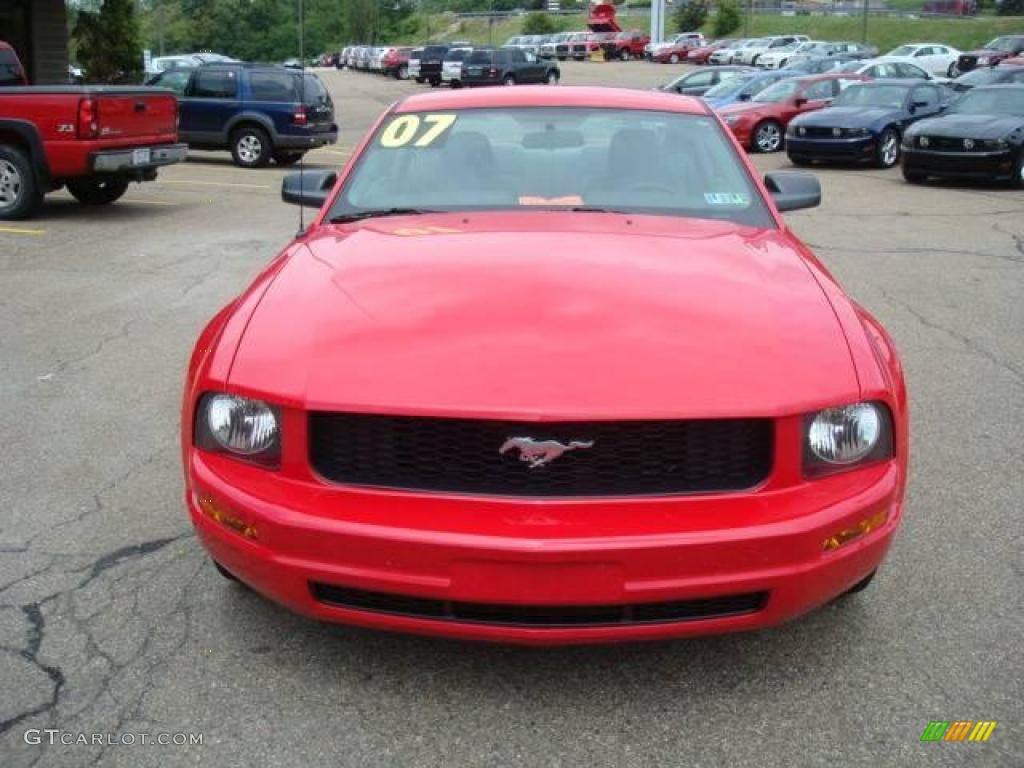 2007 Mustang V6 Deluxe Coupe - Torch Red / Light Graphite photo #10