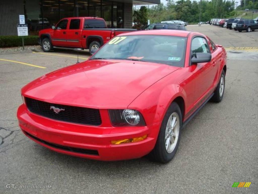 2007 Mustang V6 Deluxe Coupe - Torch Red / Light Graphite photo #11