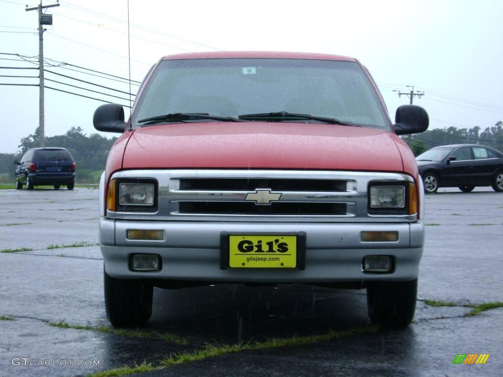 1994 S10 LS Extended Cab - Bright Red / Gray photo #2