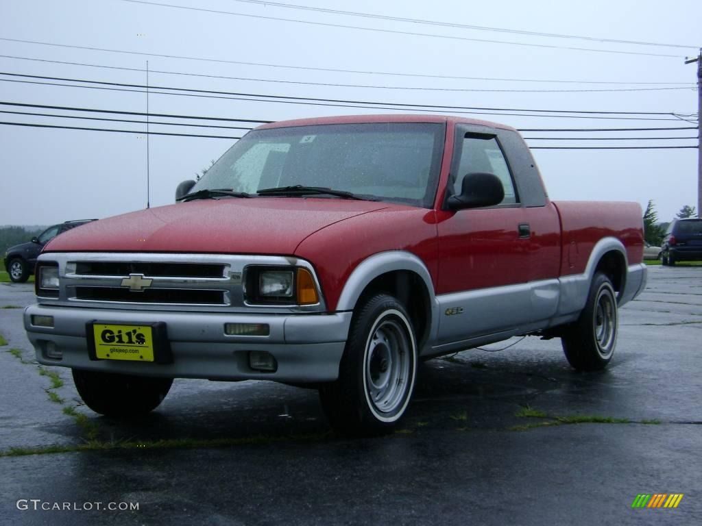 1994 S10 LS Extended Cab - Bright Red / Gray photo #3
