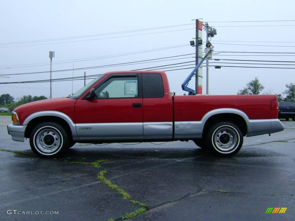 1994 S10 LS Extended Cab - Bright Red / Gray photo #4