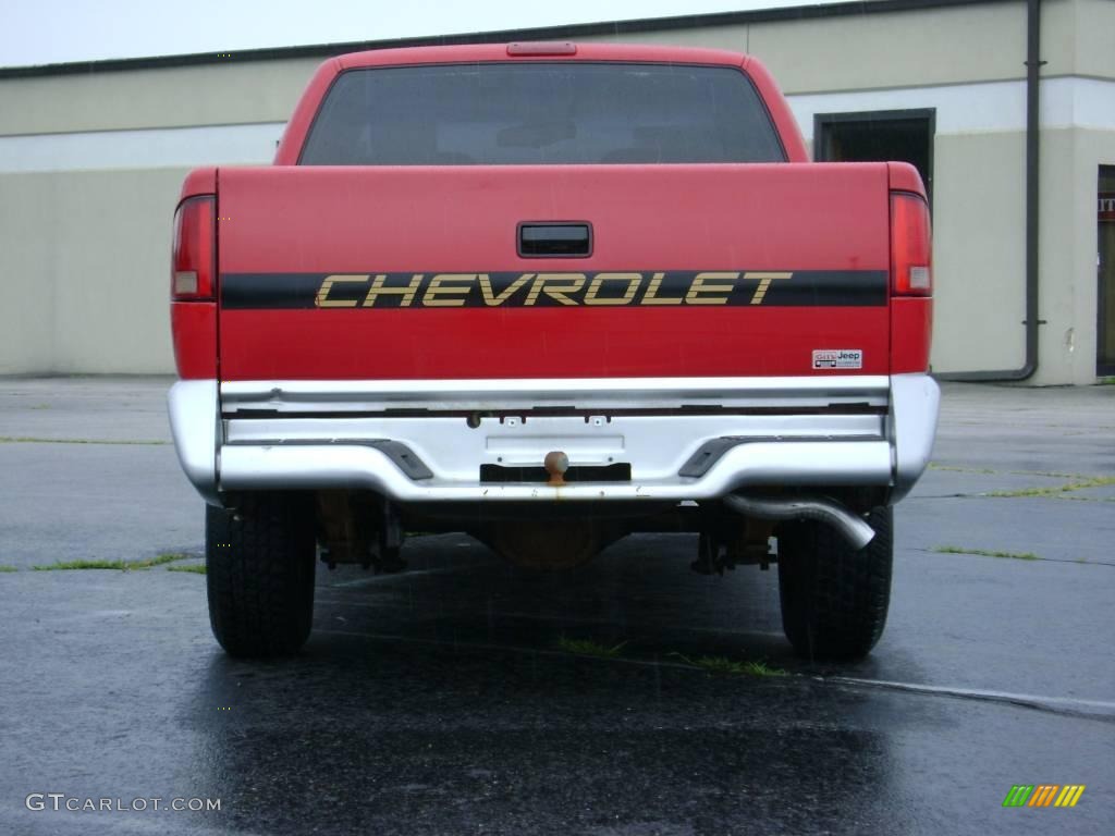 1994 S10 LS Extended Cab - Bright Red / Gray photo #6
