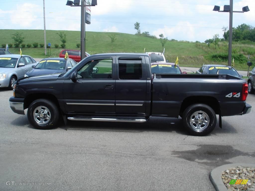 2003 Silverado 1500 LS Extended Cab 4x4 - Dark Gray Metallic / Medium Gray photo #5