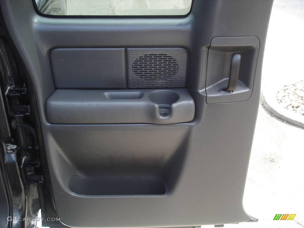 2003 Silverado 1500 LS Extended Cab 4x4 - Dark Gray Metallic / Medium Gray photo #10