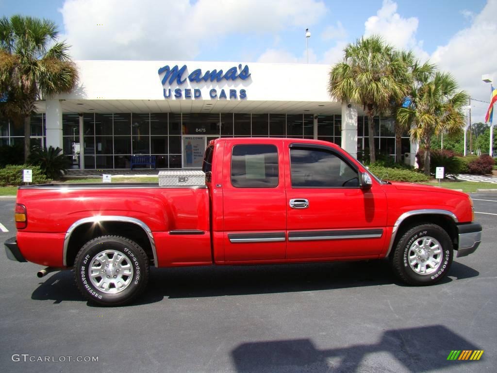 2004 Silverado 1500 LS Extended Cab - Victory Red / Dark Charcoal photo #1