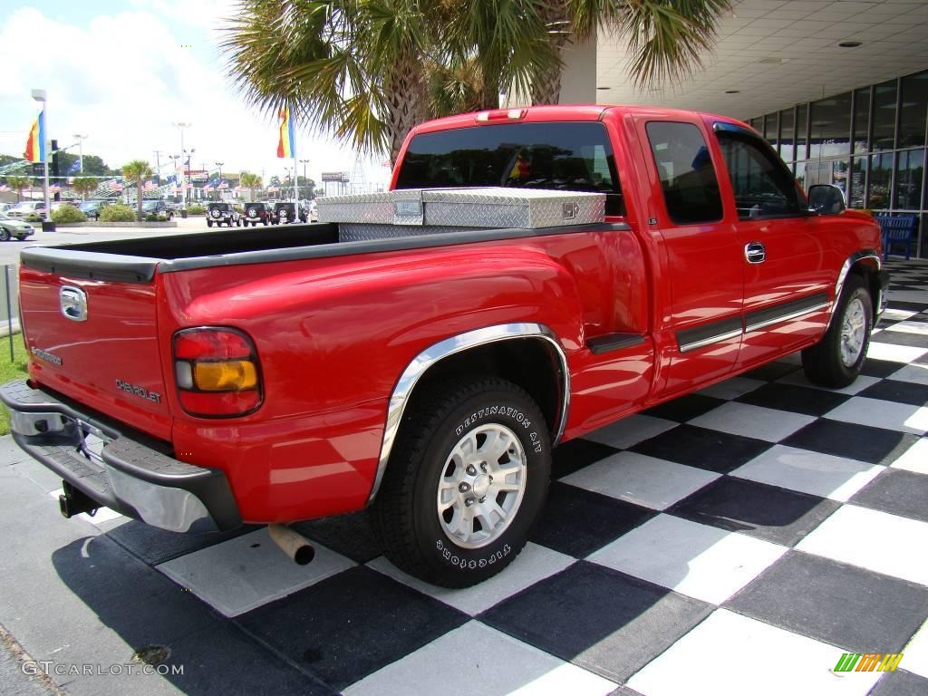 2004 Silverado 1500 LS Extended Cab - Victory Red / Dark Charcoal photo #5