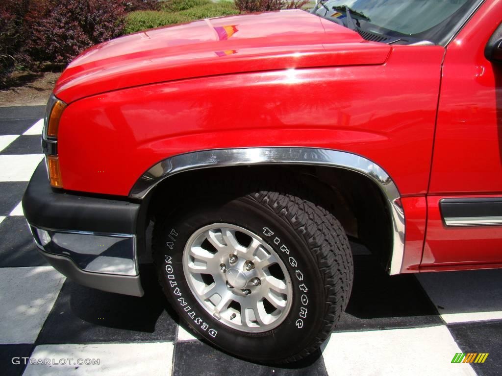 2004 Silverado 1500 LS Extended Cab - Victory Red / Dark Charcoal photo #21
