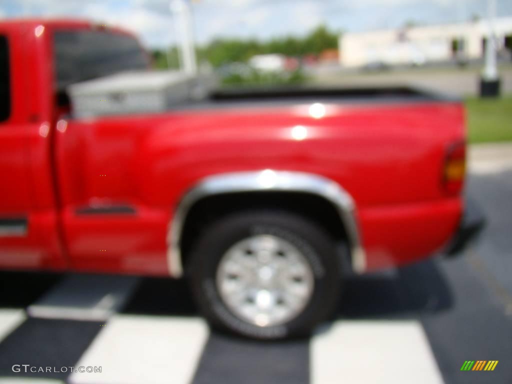 2004 Silverado 1500 LS Extended Cab - Victory Red / Dark Charcoal photo #22