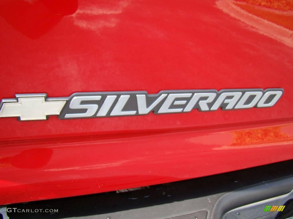 2004 Silverado 1500 LS Extended Cab - Victory Red / Dark Charcoal photo #24